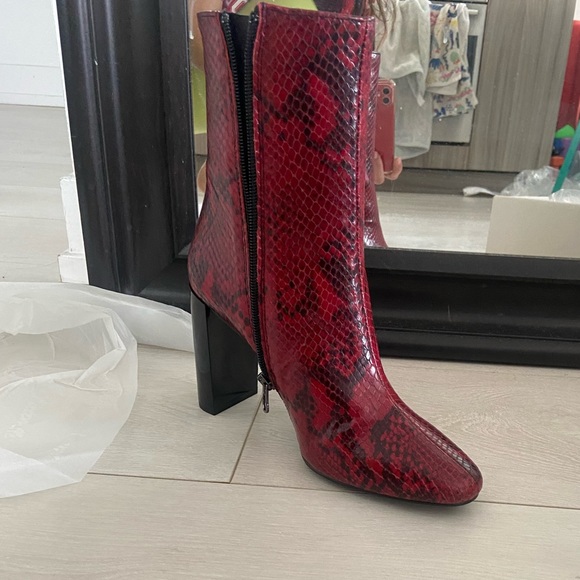 L’intervalle red and black snake print boots size 38 - Picture 8 of 10